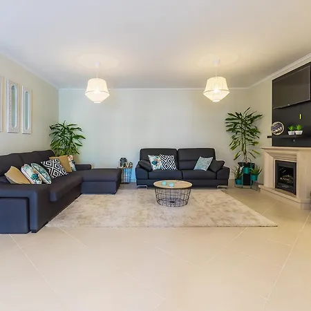 Verdizela Beach & Golf Villa Corroios
